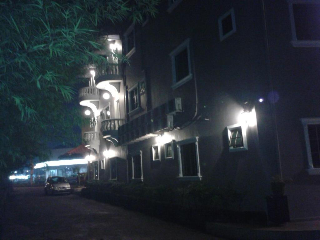 Ria Hotel 2*